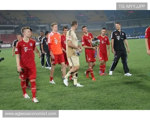 保住底线，稳固防守，迎接挑战，球队拼搏不止，力争全胜不松懈